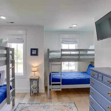 Modern Luxury Retreat Walk To Tims Ford Lake!